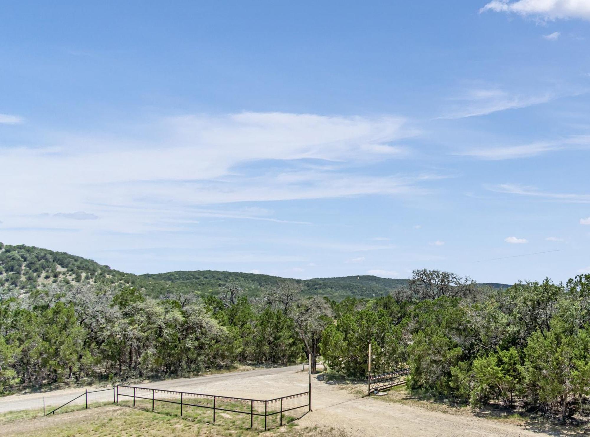 Hotel Lucky Star Ranch - Stargazer Tarpley Exterior foto