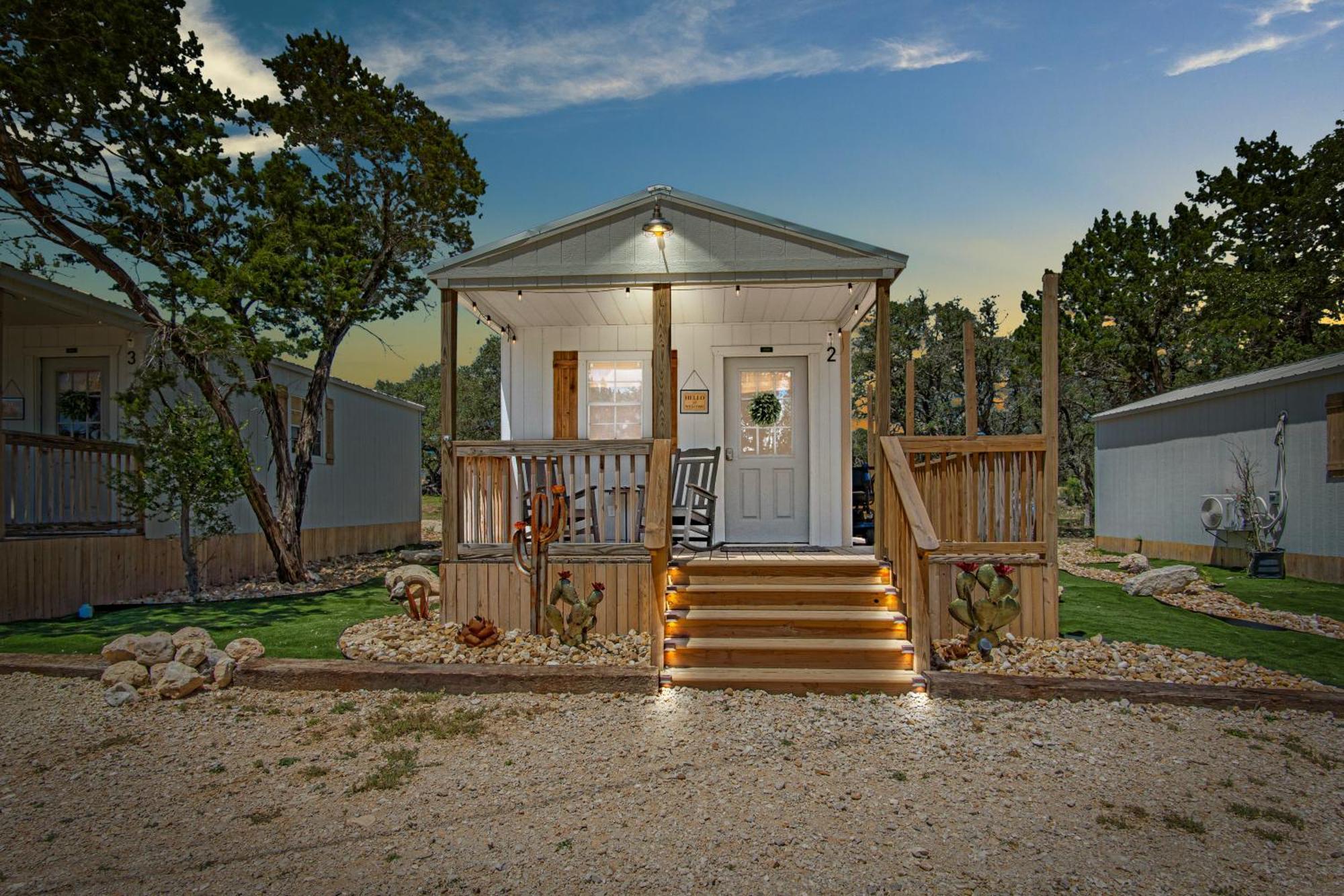 Hotel Lucky Star Ranch - Stargazer Tarpley Exterior foto